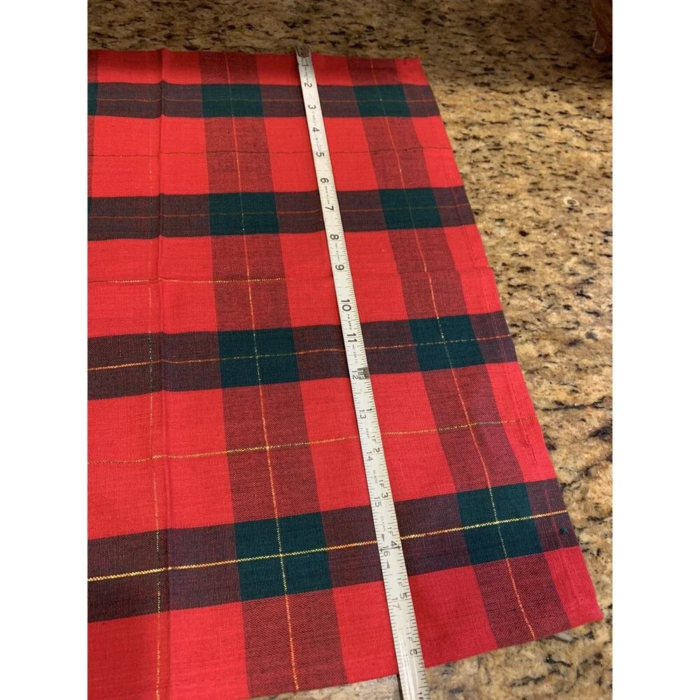 Red and green plaid W Gold Thread 97% cotton napkins 18x18 “ Unused NWOT